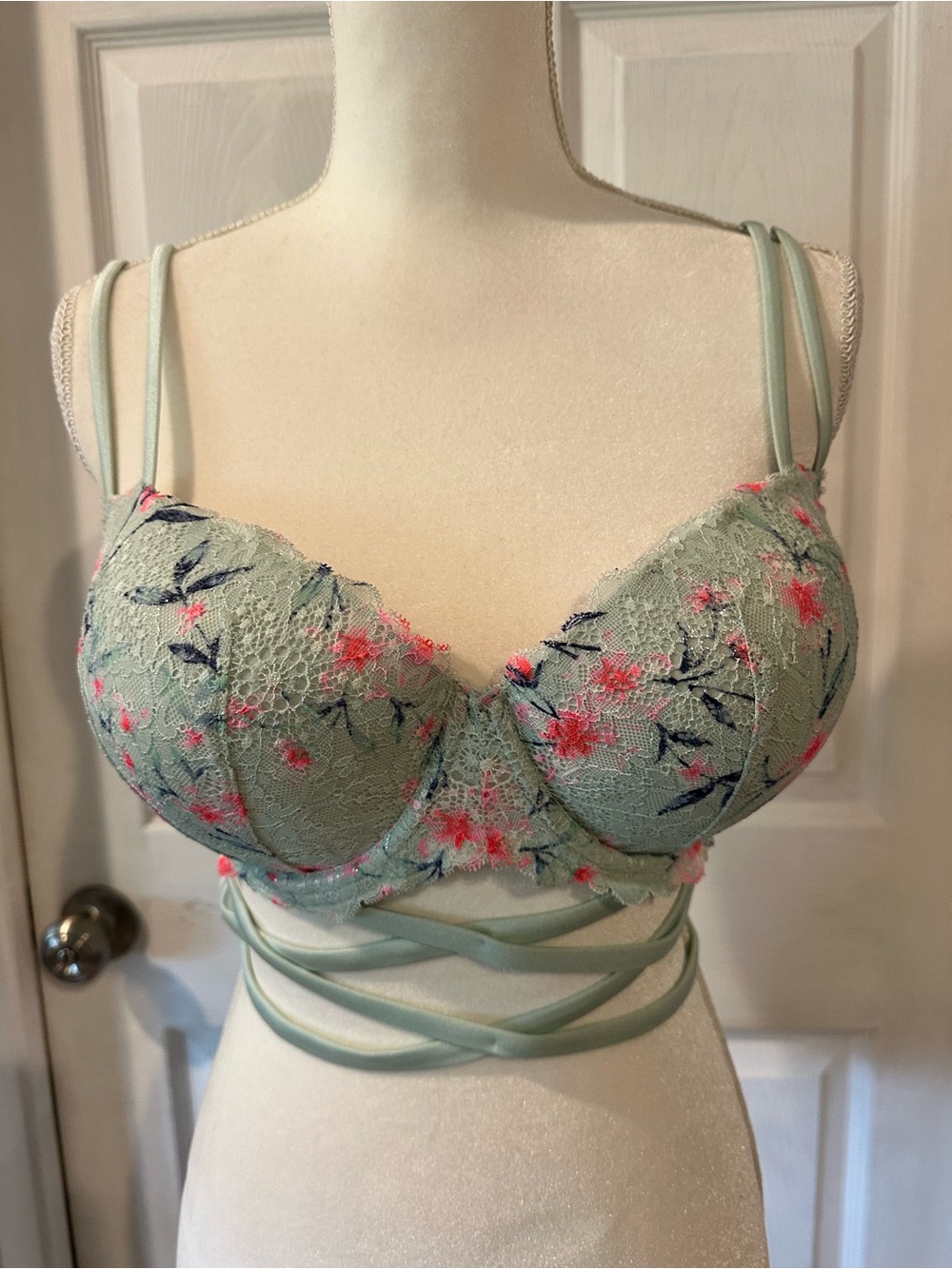 Floral Lace Balconette Bra Date Push Up in Mint/Pink Embroidery EUC